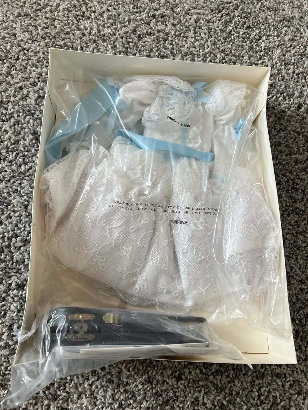 Beth's Hobby Outfit #18750 White Lace Dress with Violin Set